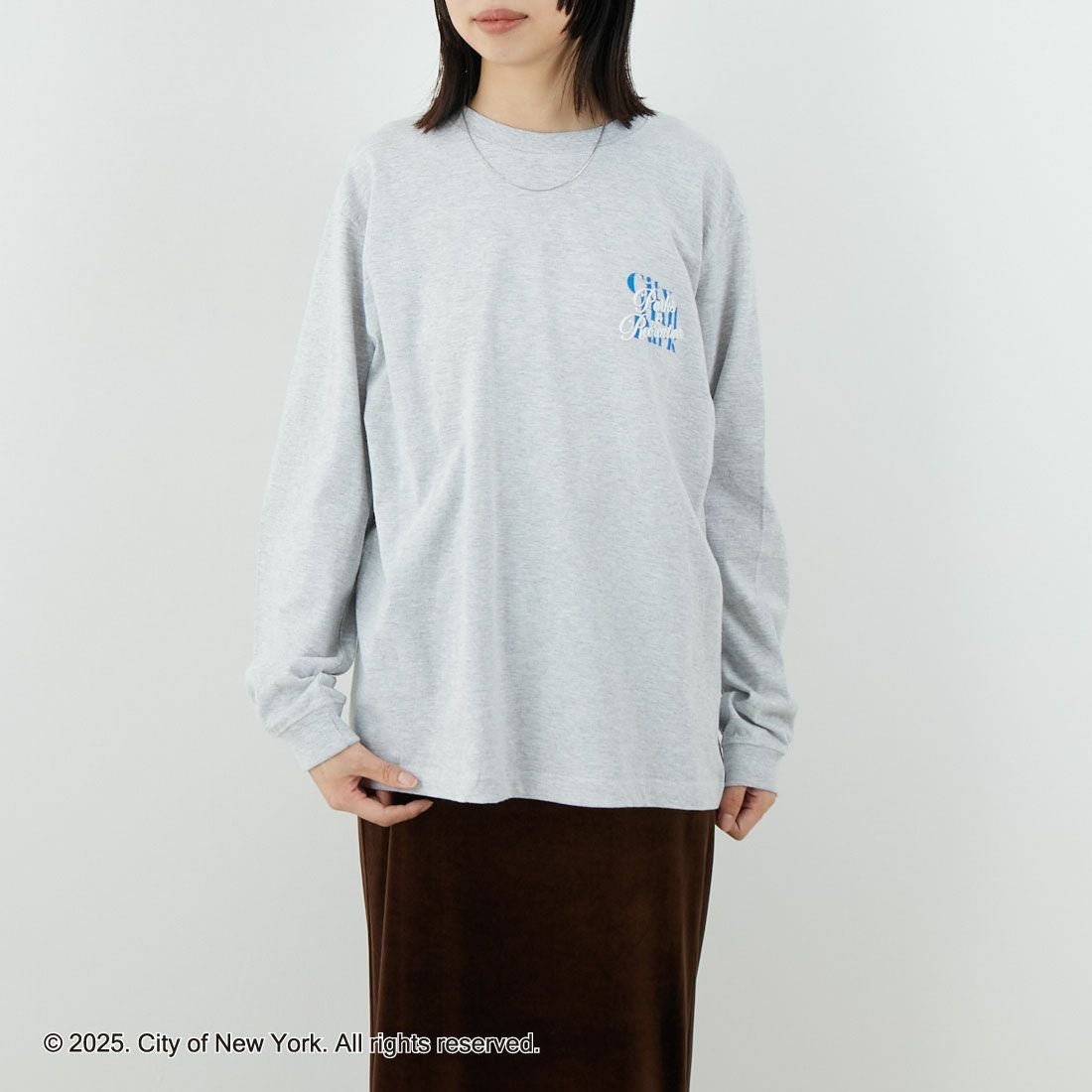 NYC × GOOD ROCK SPEED [エヌワイシー × グッドロックスピード] NYC ロングスリーブTシャツ [25NYC201W] ASH &&モデル身長：162cm 着用サイズ：F&&