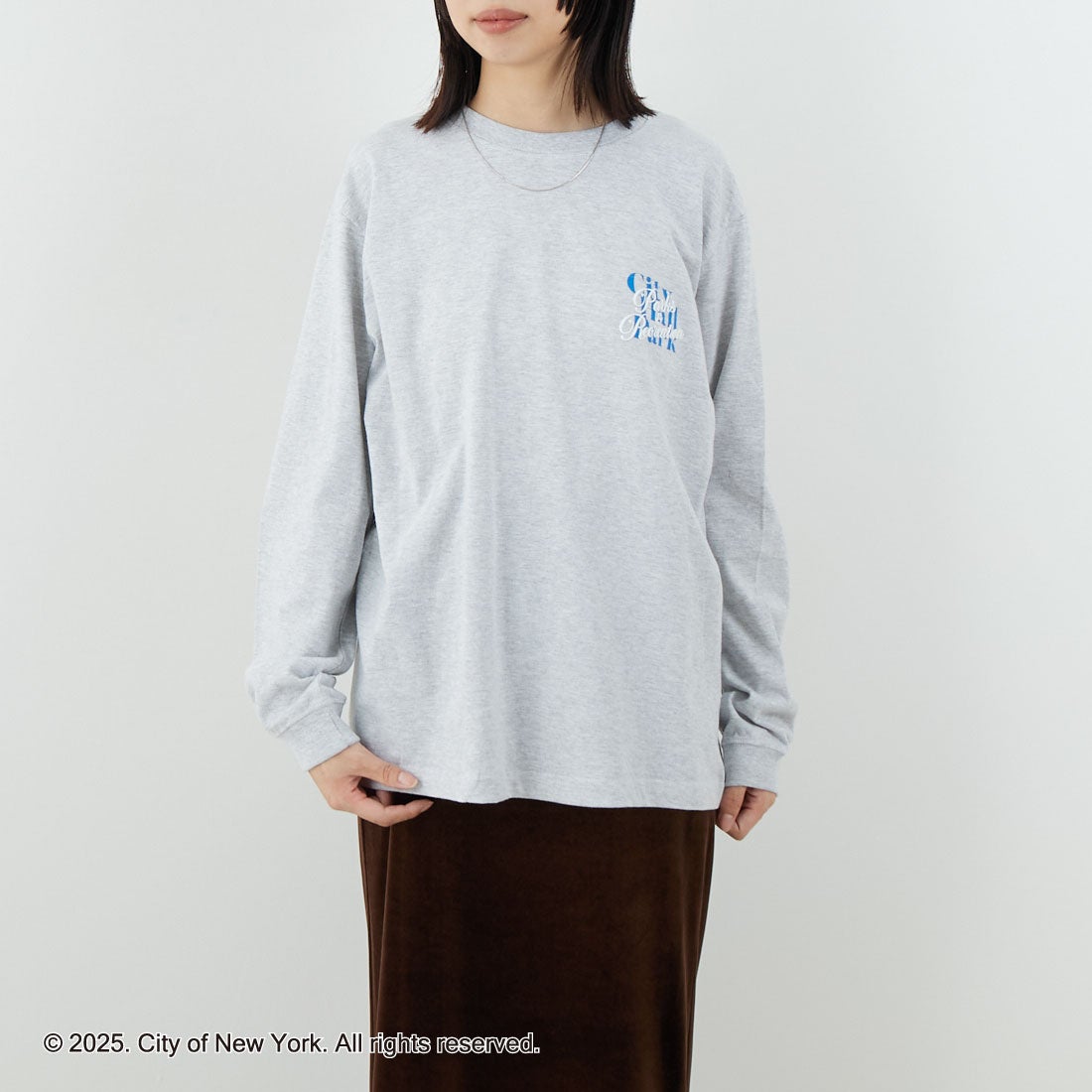 NYC × GOOD ROCK SPEED [エヌワイシー × グッドロックスピード] NYC ロングスリーブTシャツ [25NYC201W] ASH &&モデル身長：162cm 着用サイズ：F&&