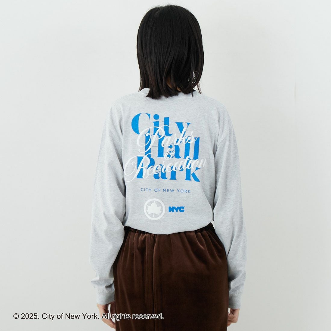 NYC × GOOD ROCK SPEED [エヌワイシー × グッドロックスピード] NYC ロングスリーブTシャツ [25NYC201W] ASH &&モデル身長：162cm 着用サイズ：F&&