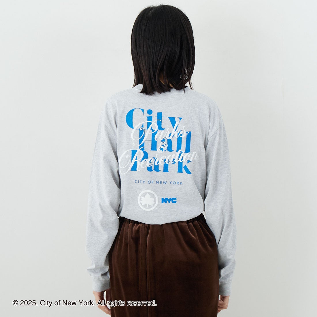 NYC × GOOD ROCK SPEED [エヌワイシー × グッドロックスピード] NYC ロングスリーブTシャツ [25NYC201W] ASH &&モデル身長：162cm 着用サイズ：F&&