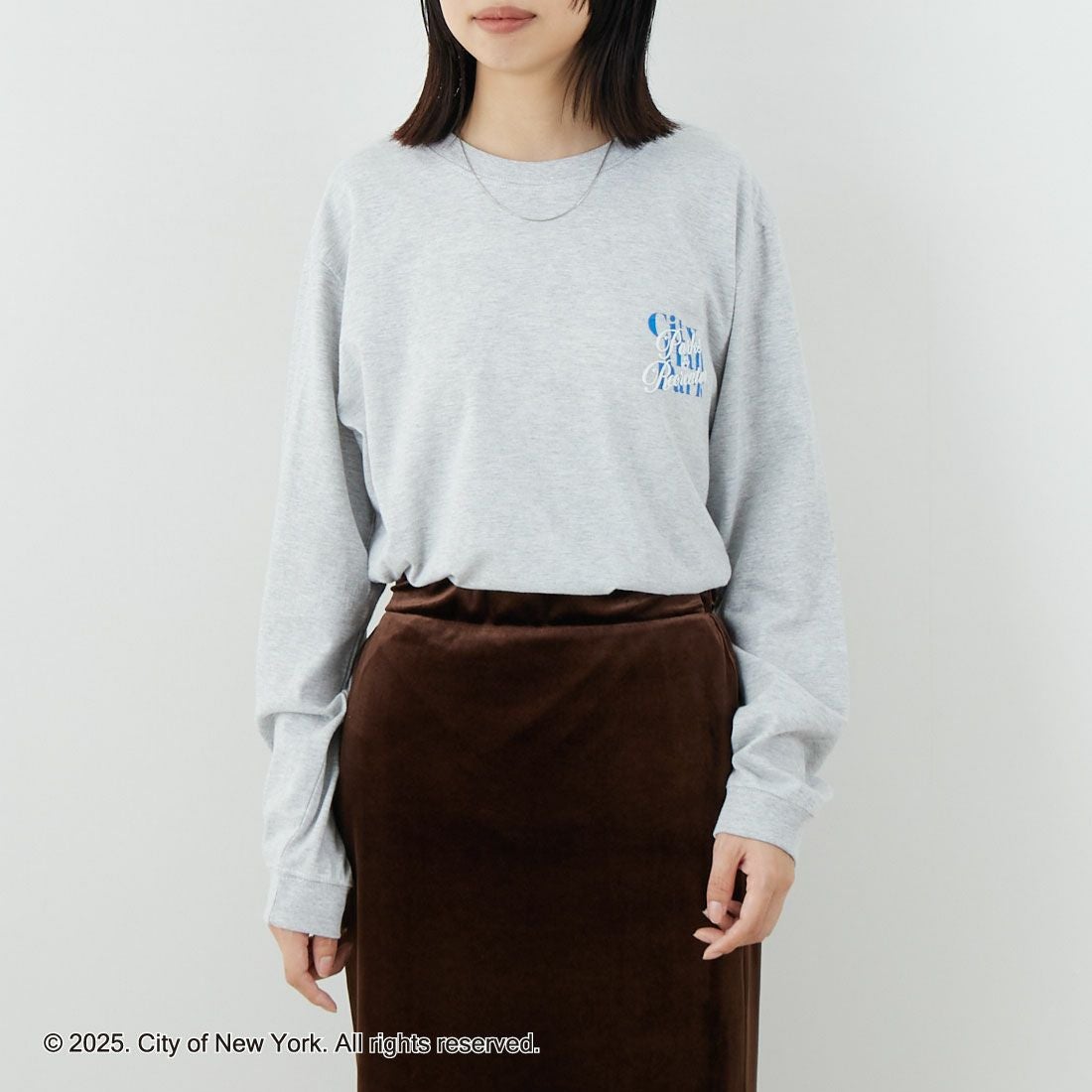 NYC × GOOD ROCK SPEED [エヌワイシー × グッドロックスピード] NYC ロングスリーブTシャツ [25NYC201W] ASH &&モデル身長：162cm 着用サイズ：F&&