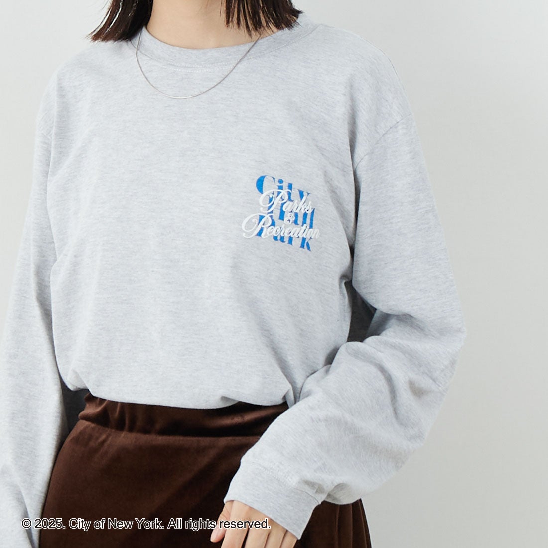 NYC × GOOD ROCK SPEED [エヌワイシー × グッドロックスピード] NYC ロングスリーブTシャツ [25NYC201W] ASH &&モデル身長：162cm 着用サイズ：F&&
