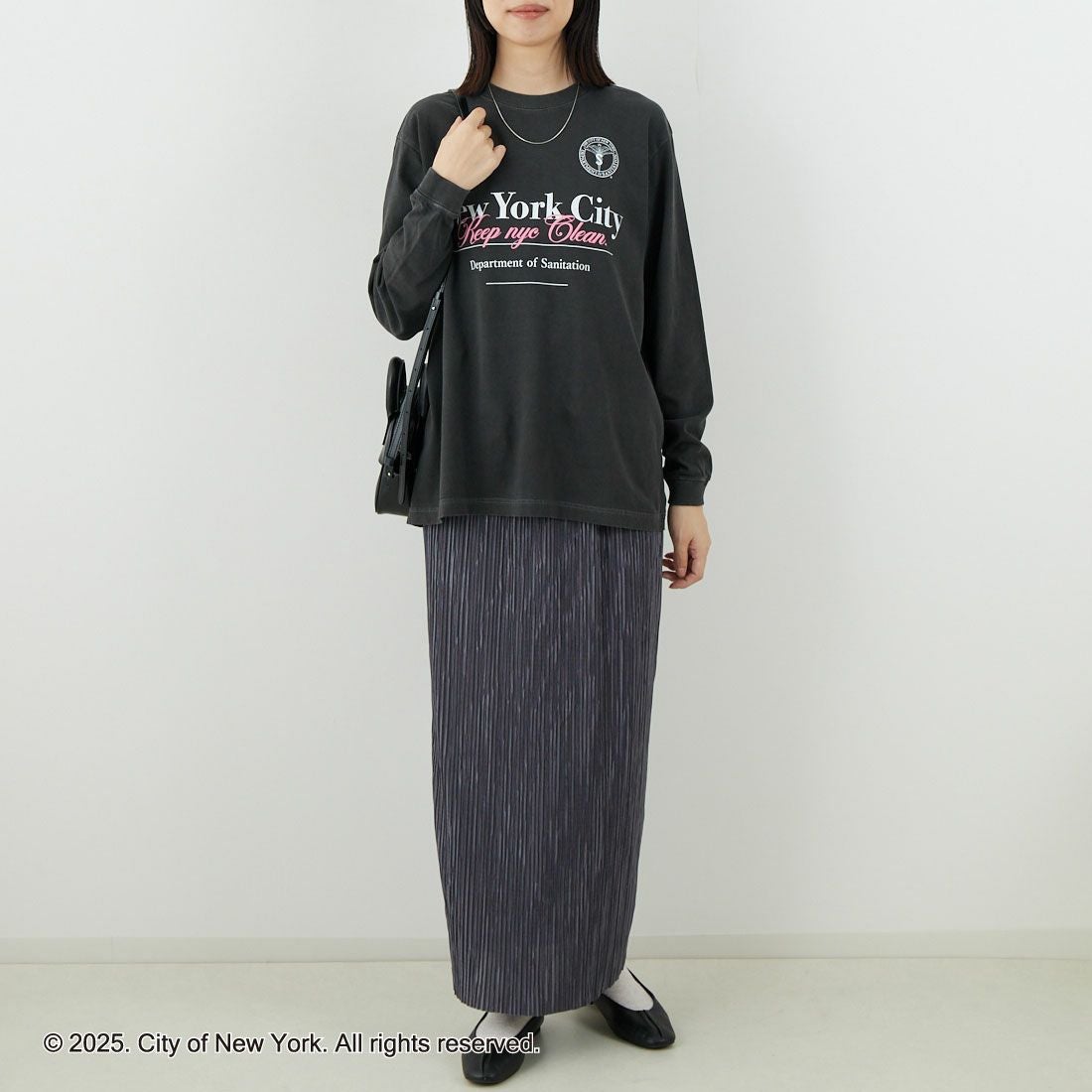 NYC × GOOD ROCK SPEED [エヌワイシー × グッドロックスピード] NYC ロングスリーブTシャツ [25NYC202W] CHARCOAL &&モデル身長：162cm 着用サイズ：F&&