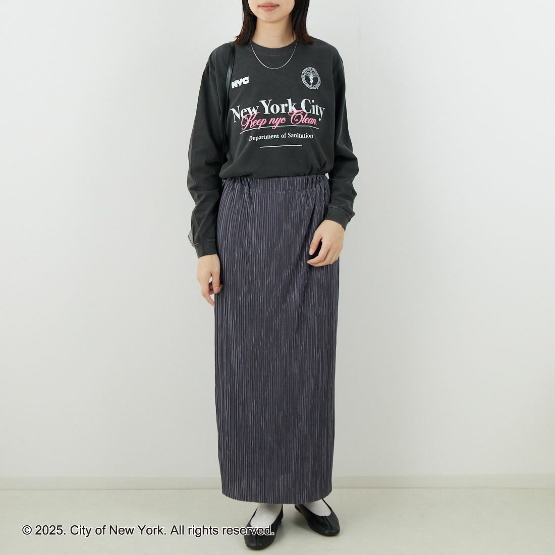 NYC × GOOD ROCK SPEED [エヌワイシー × グッドロックスピード] NYC ロングスリーブTシャツ [25NYC202W] CHARCOAL &&モデル身長：162cm 着用サイズ：F&&