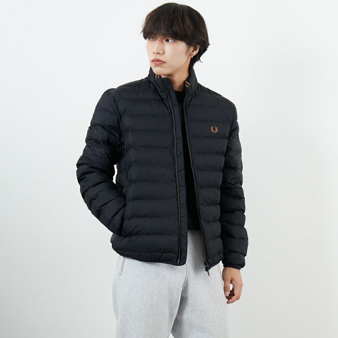 FRED PERRY [フレッドペリー] インサレーテッドジャケット [J4564] 102 BLACK &&モデル身長：179cm 着用サイズ：M&&
