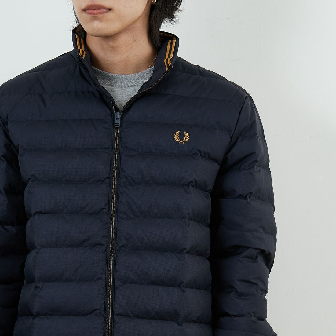 FRED PERRY [フレッドペリー] インサレーテッドジャケット [J4564] 248 NAVY &&モデル身長：179cm 着用サイズ：L&&