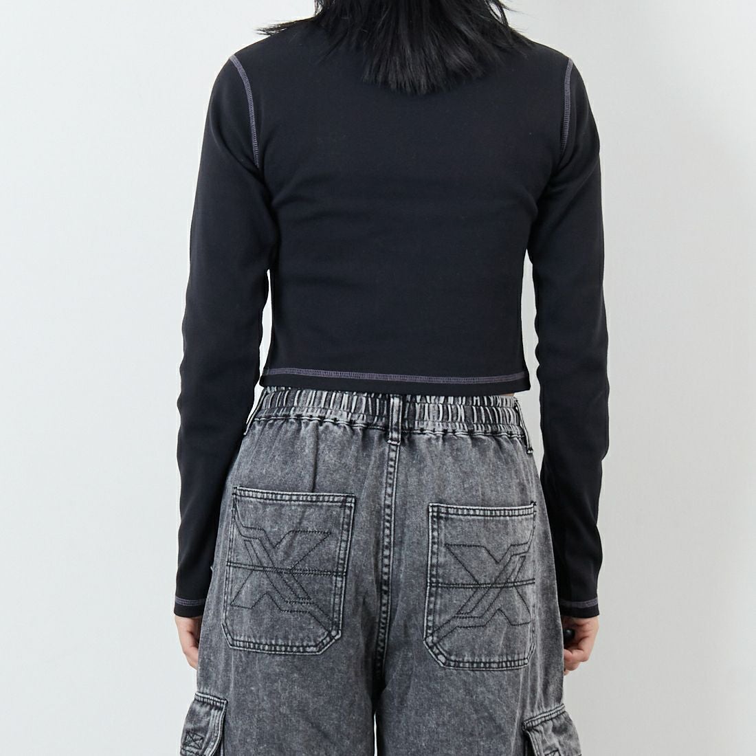 X-girl [エックスガール] スターフラッターバタフライ ロングスリーブベビーTシャツ [105253013001] BLACK &&モデル身長：167cm 着用サイズ：M&&