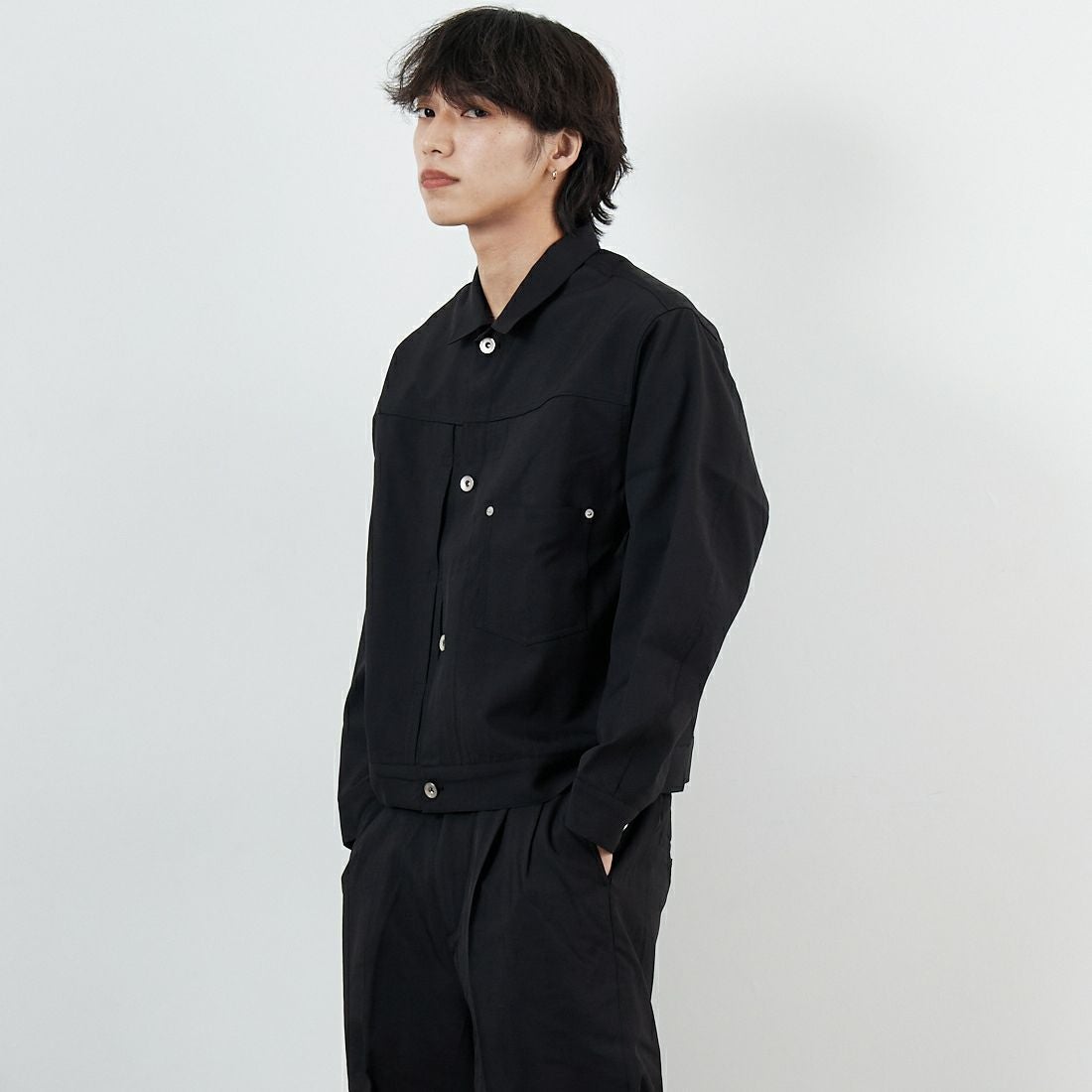 SLICK [スリック] テックツイルトラッカージャケット [5111026] 700 BLACK &&モデル身長：179cm 着用サイズ：1&&