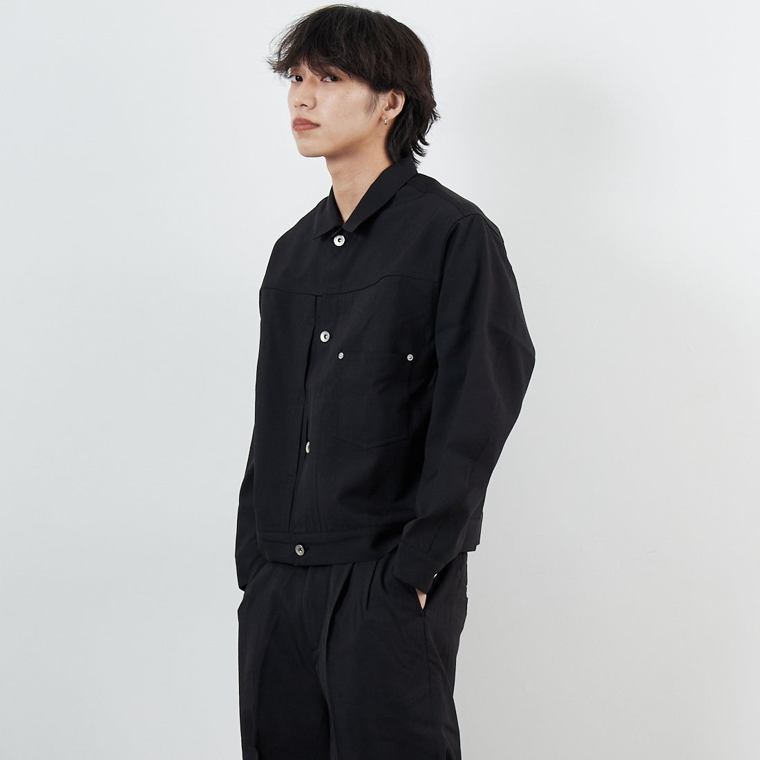 SLICK [スリック] テックツイルトラッカージャケット [5111026] 700 BLACK &&モデル身長：179cm 着用サイズ：1&&