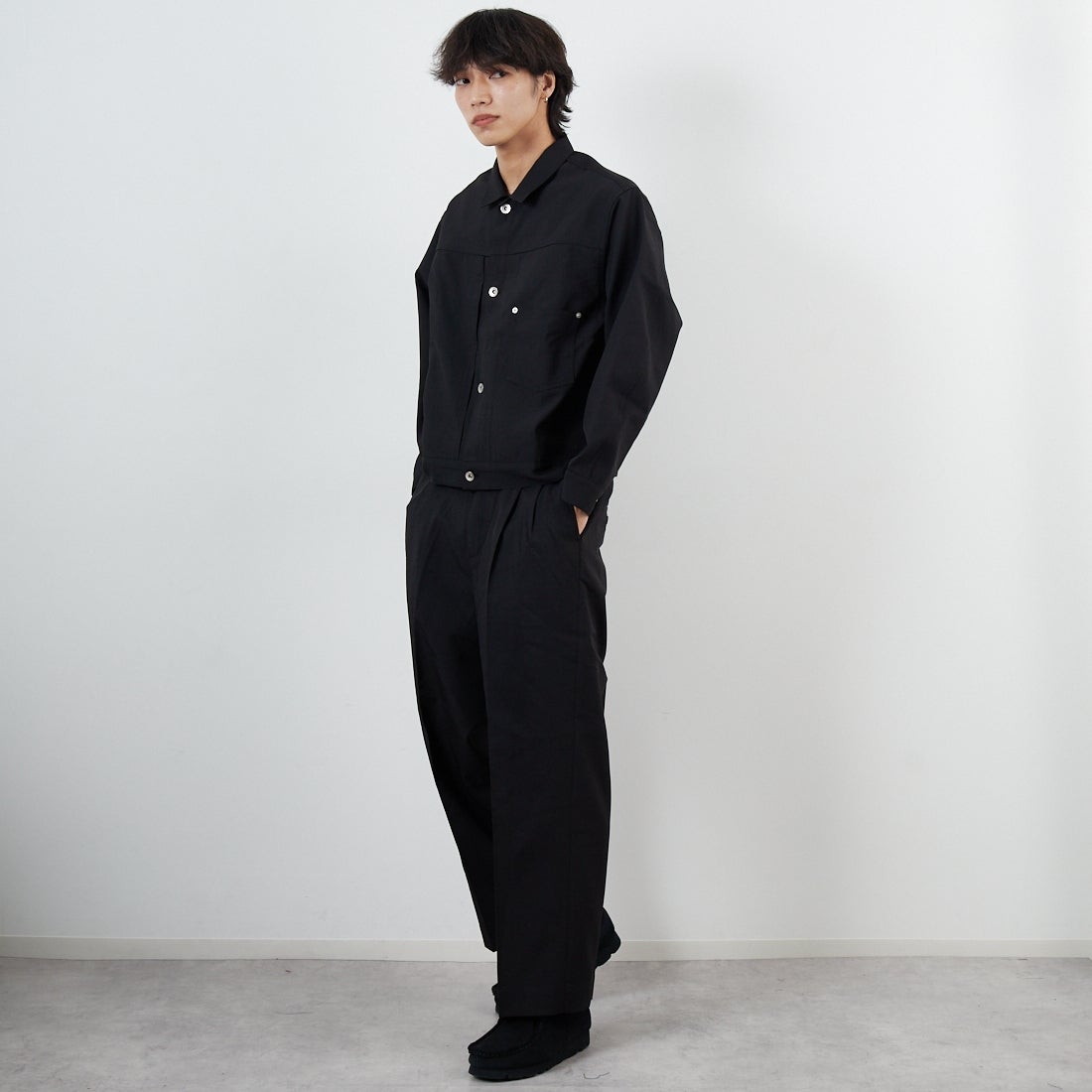 SLICK [スリック] テックツイルトラッカージャケット [5111026] 700 BLACK &&モデル身長：179cm 着用サイズ：1&&