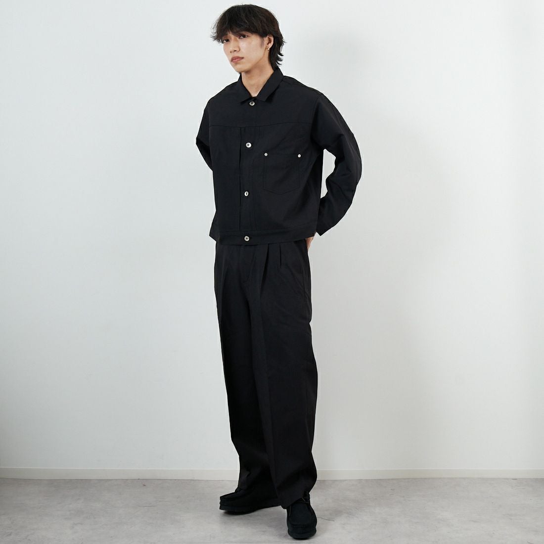 SLICK [スリック] テックツイルトラッカージャケット [5111026] 700 BLACK &&モデル身長：179cm 着用サイズ：1&&