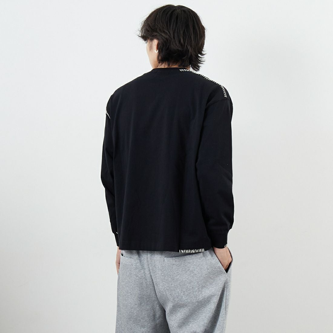 SLICK [スリック] 30/2 コンパクトヤーンエンブロイダリーTシャツ [5131008] 700 BLACK &&モデル身長：179cm 着用サイズ：1&&