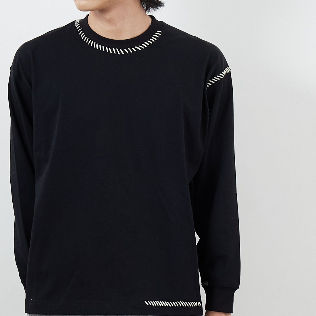 SLICK [スリック] 30/2 コンパクトヤーンエンブロイダリーTシャツ [5131008] 700 BLACK &&モデル身長：179cm 着用サイズ：1&&