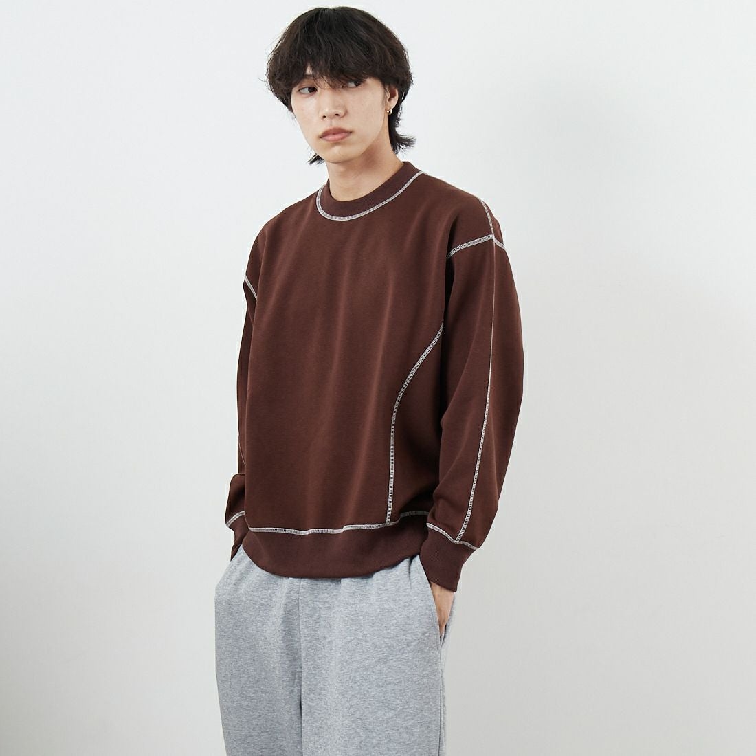 SLICK [スリック] ダブルエアニットステッチワークプルオーバー [5131030] 500 BROWN &&モデル身長：179cm 着用サイズ：1&&