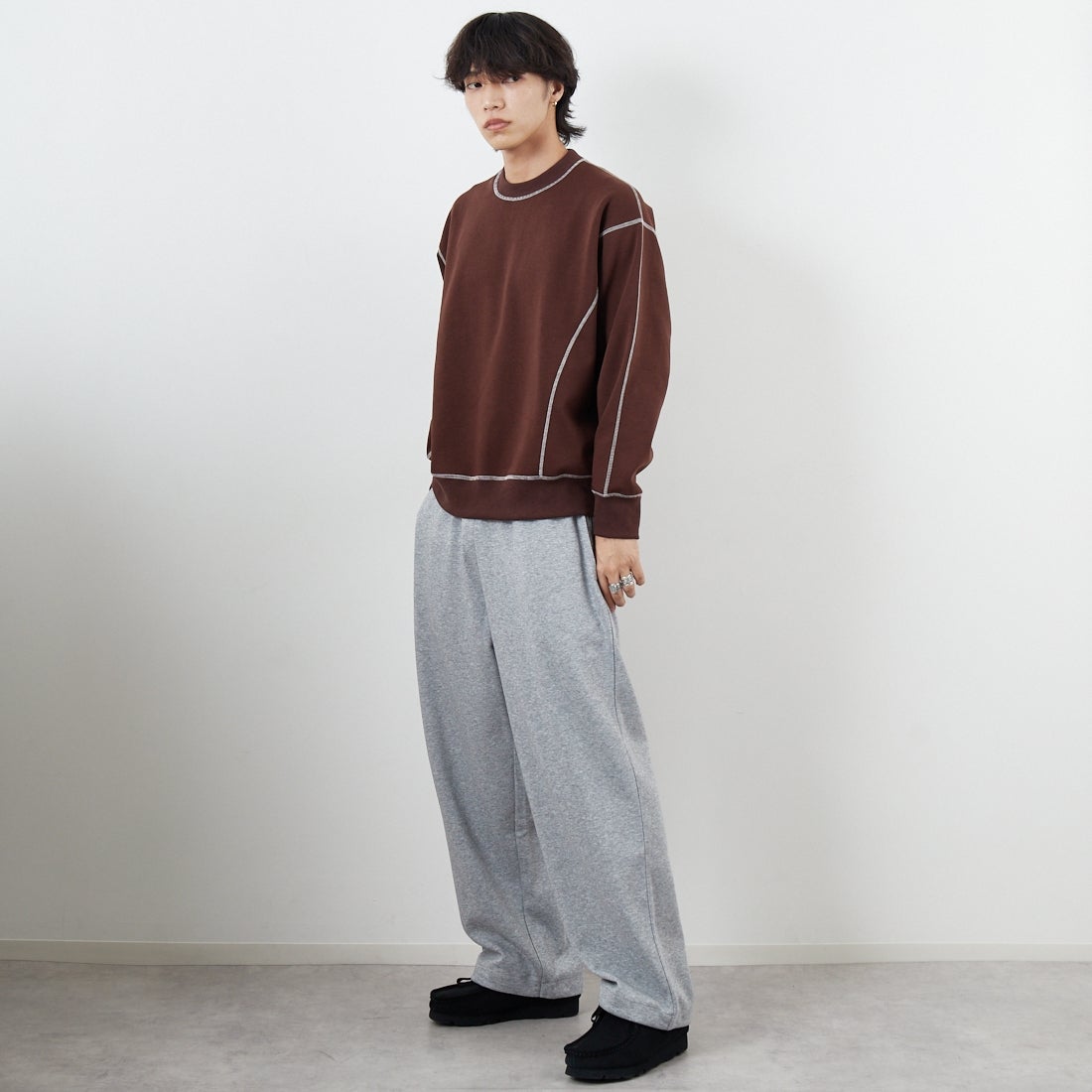 SLICK [スリック] ダブルエアニットステッチワークプルオーバー [5131030] 500 BROWN &&モデル身長：179cm 着用サイズ：1&&