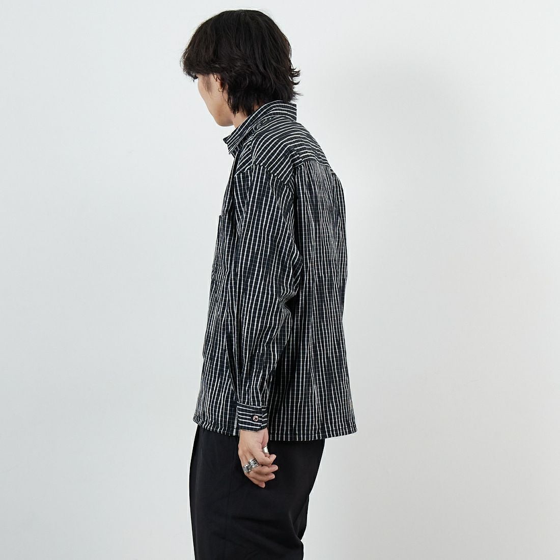 SLICK [スリック] ストライプタックジャガード ドローストリングスレギュラーカラーシャツ [5121018] 700 BLACK &&モデル身長：179cm 着用サイズ：1&&