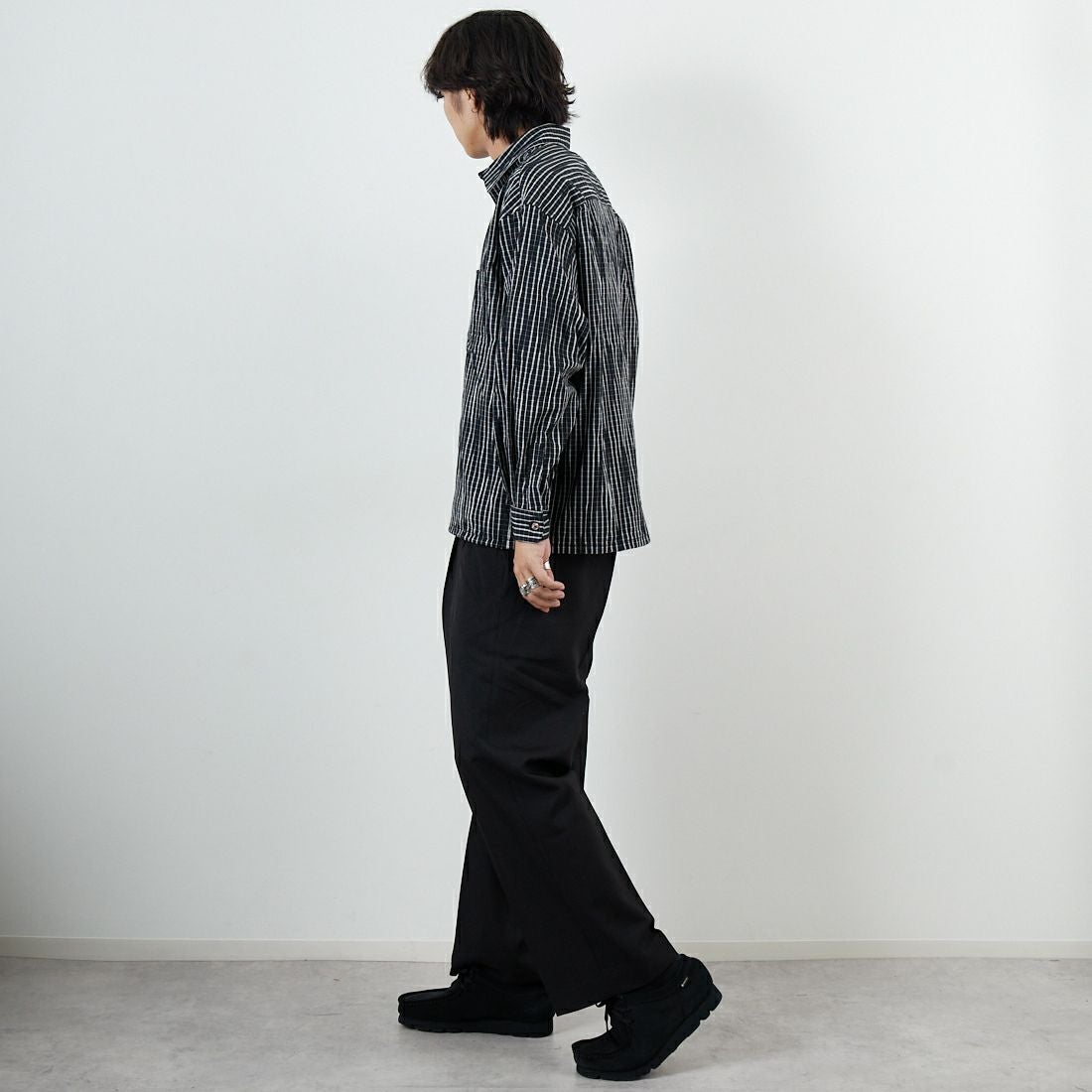 SLICK [スリック] ストライプタックジャガード ドローストリングスレギュラーカラーシャツ [5121018] 700 BLACK &&モデル身長：179cm 着用サイズ：1&&