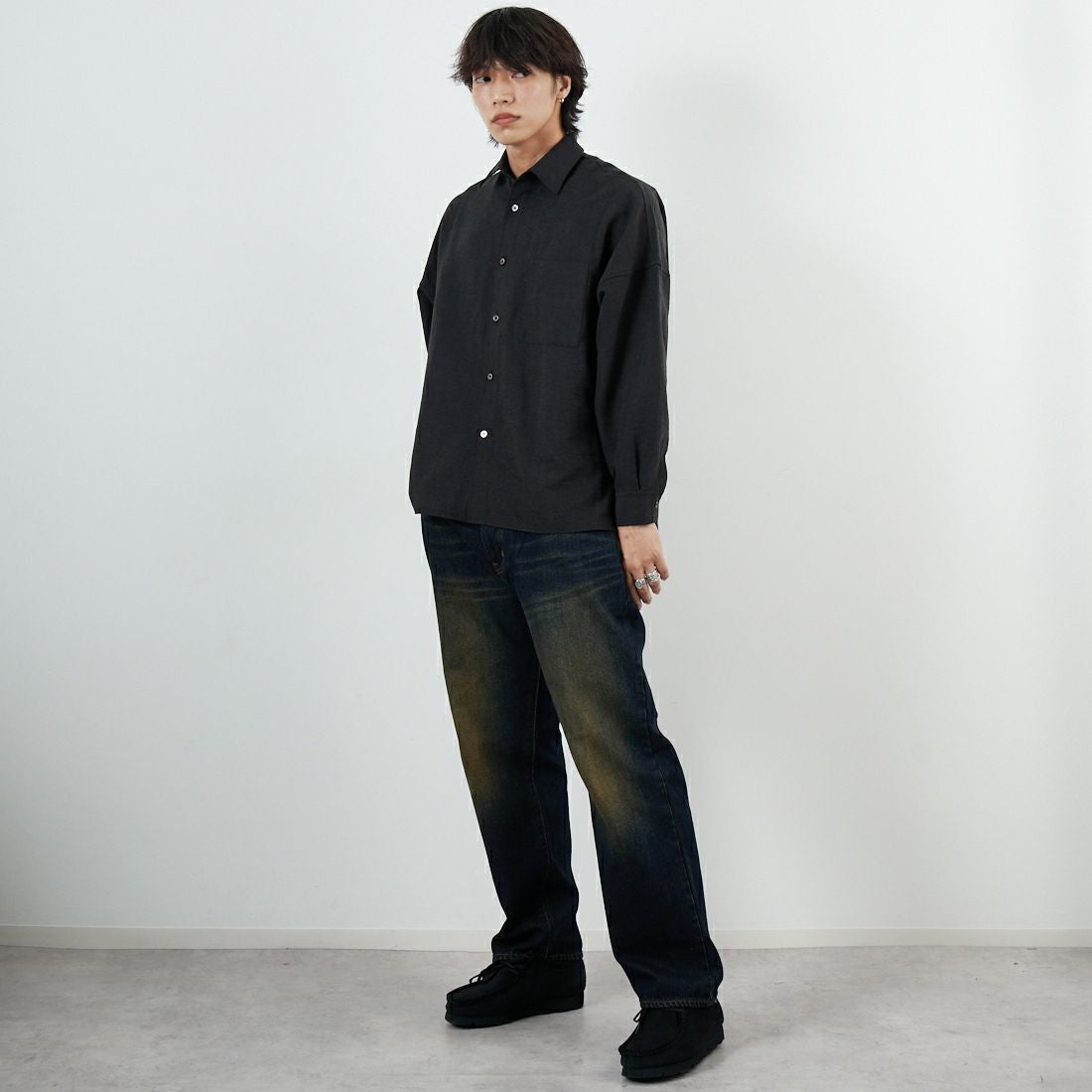 SLICK [スリック] ヴィンテージサテン ドルマンスリーブレギュラーカラーシャツ [5121022] 700 BLACK &&モデル身長：179cm 着用サイズ：1&&