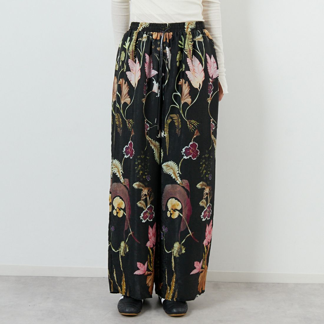 CLOCHE [クロシェ] ボタニカル柄ワイドパンツ [55286557] ﾌﾞﾗｯｸ &&モデル身長：167cm 着用サイズ：2&&