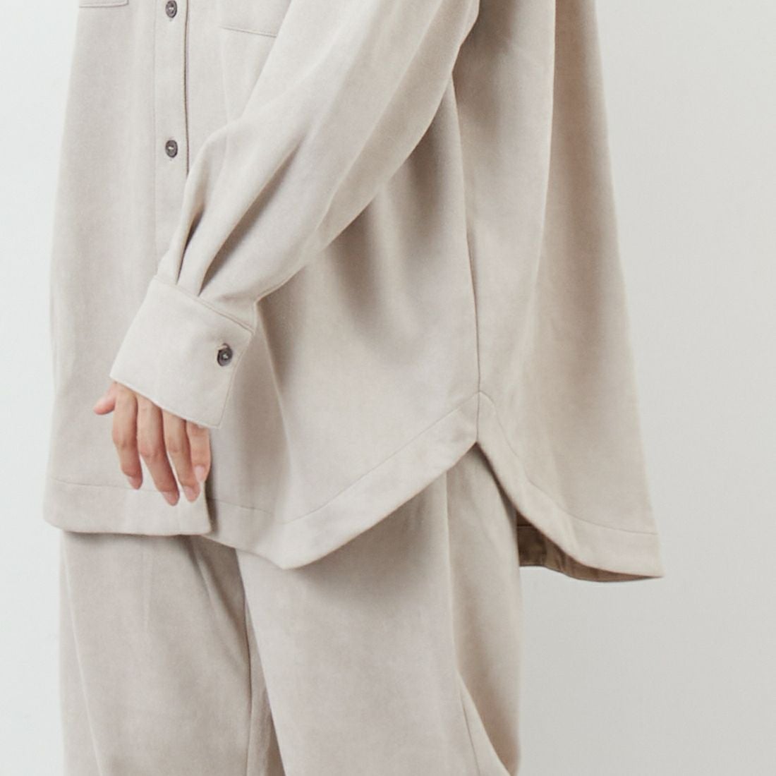 CLOCHE [クロシェ] スエードダンボールシャツ [55285641] ﾍﾞｰｼﾞｭ &&モデル身長：162cm 着用サイズ：2&&