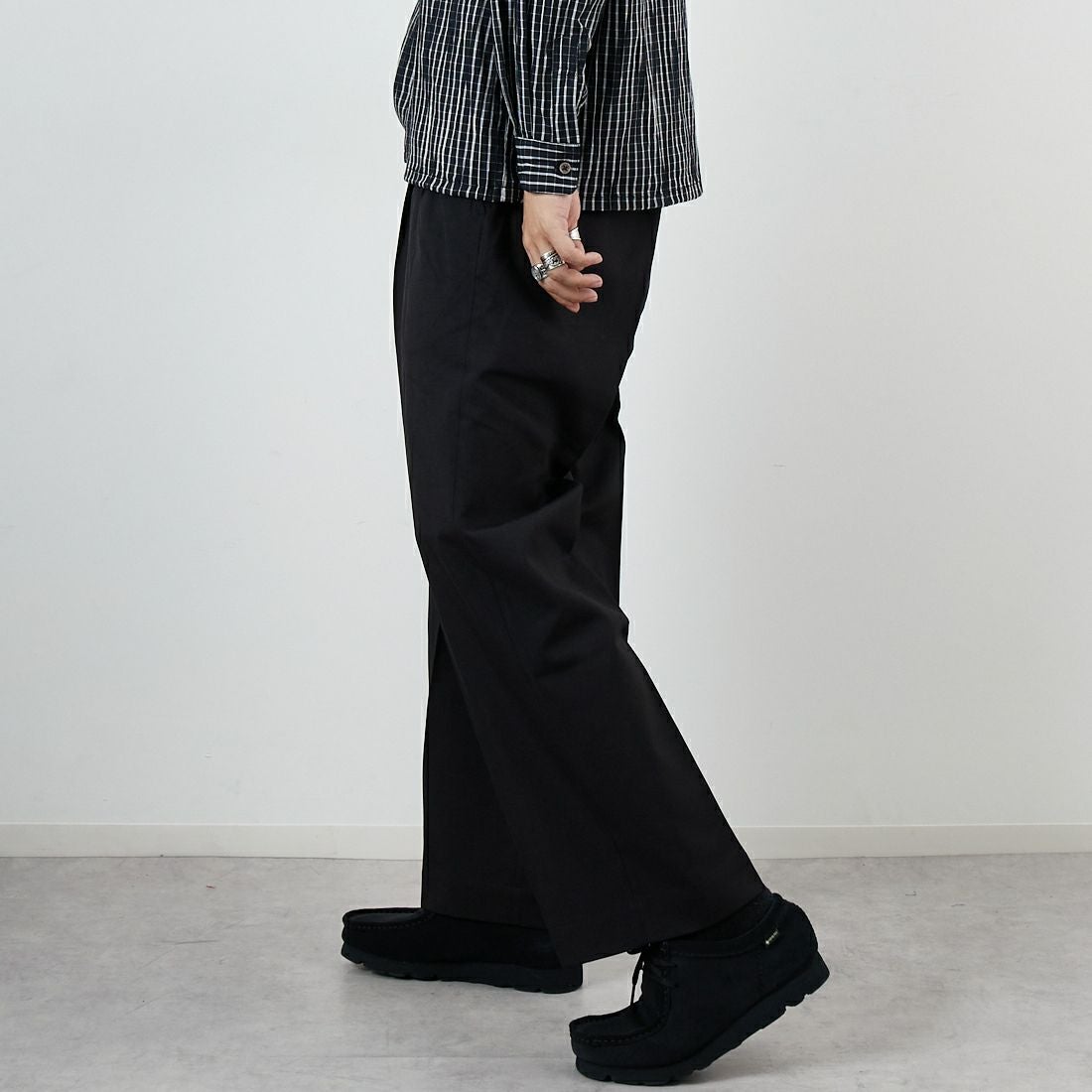 SLICK [スリック] テックツイルツータックスラックス [5161027] 700 BLACK &&モデル身長：179cm 着用サイズ：2&&