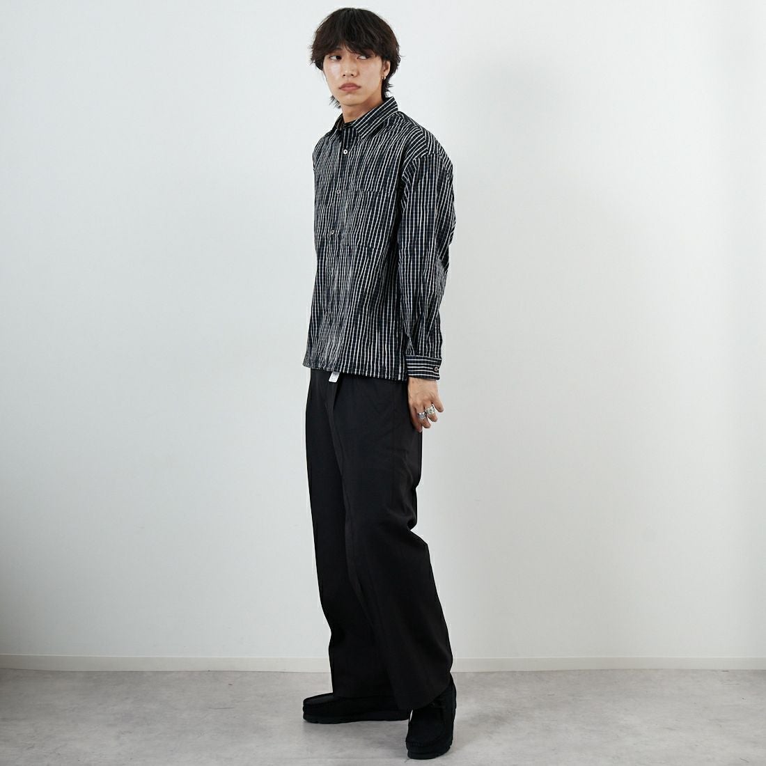 SLICK [スリック] テックツイルツータックスラックス [5161027] 700 BLACK &&モデル身長：179cm 着用サイズ：2&&