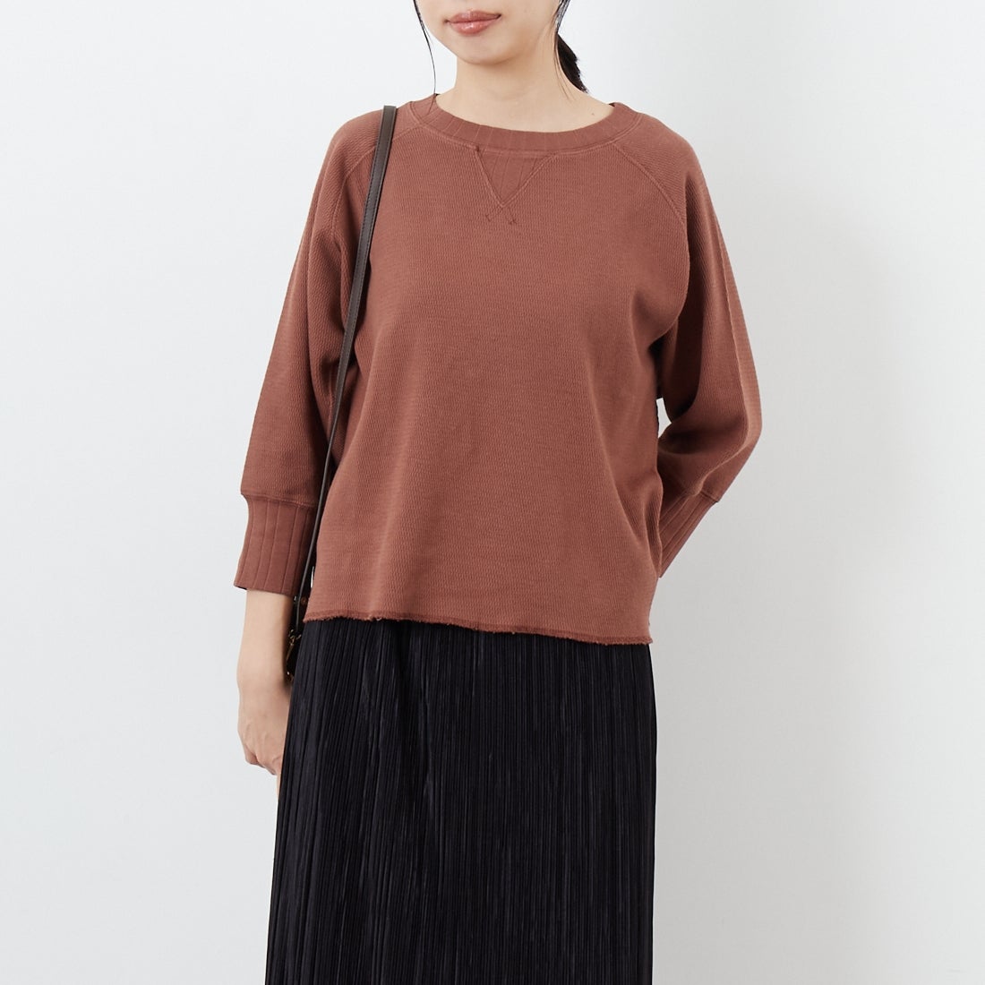 KHA:KI [カーキ] ハニカム8分袖トップス [MIL25FCS3467] BROWN &&モデル身長：162cm 着用サイズ：1&&
