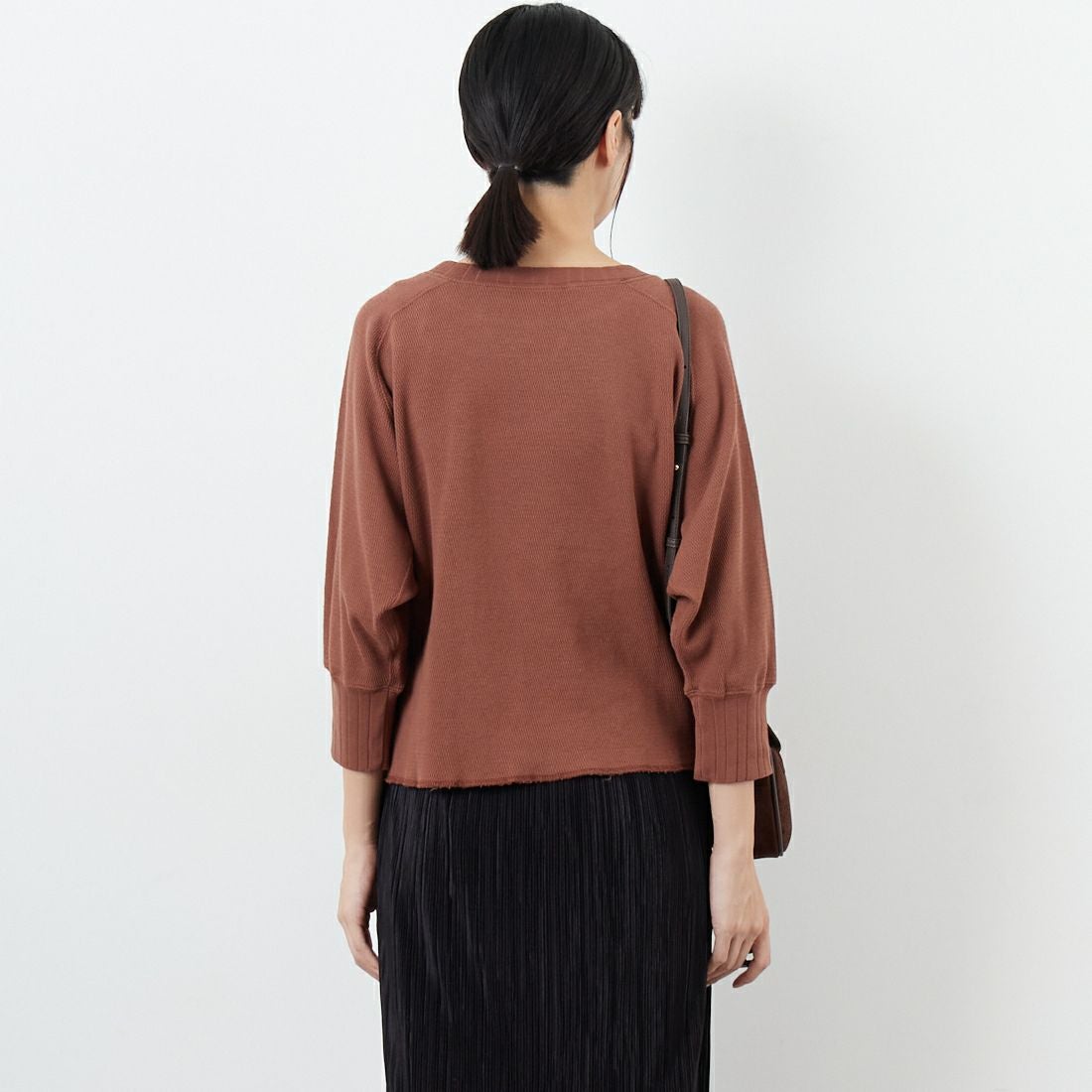 KHA:KI [カーキ] ハニカム8分袖トップス [MIL25FCS3467] BROWN &&モデル身長：162cm 着用サイズ：1&&