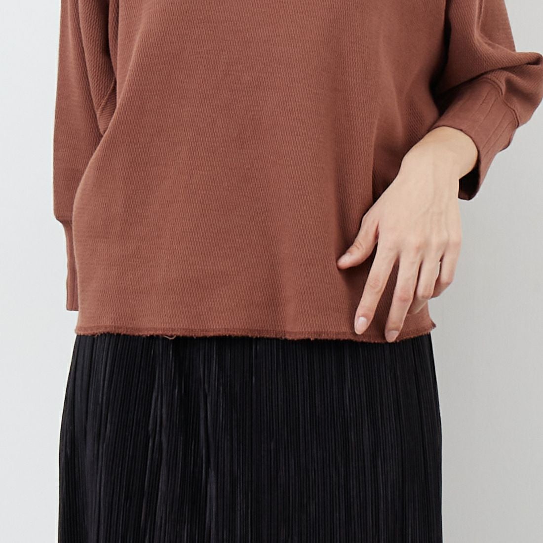 KHA:KI [カーキ] ハニカム8分袖トップス [MIL25FCS3467] BROWN &&モデル身長：162cm 着用サイズ：1&&