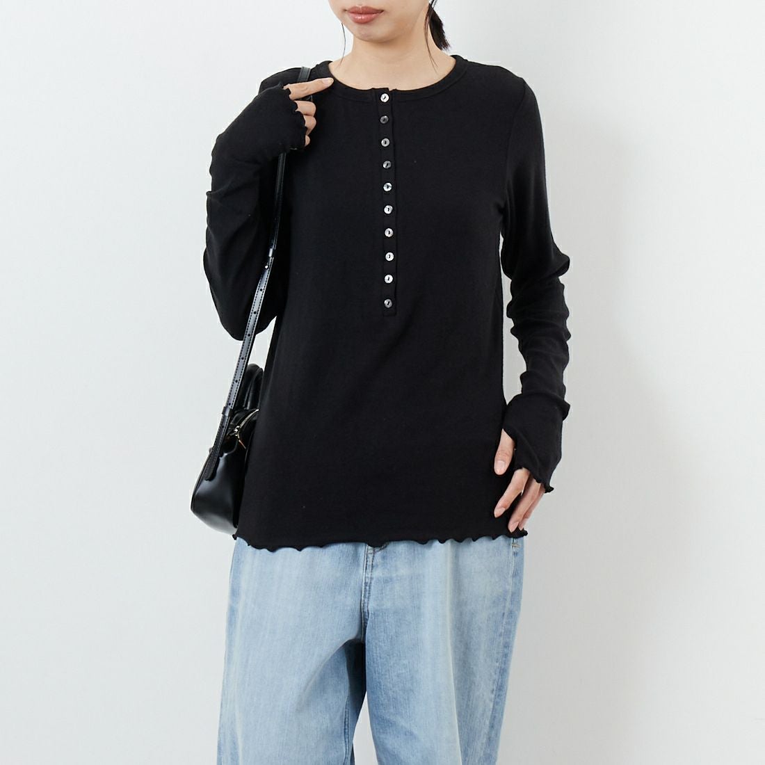 KHA:KI [カーキ] ヘンリーネックカットソー [MIL25FCS3464] BLACK &&モデル身長：162cm 着用サイズ：1&&