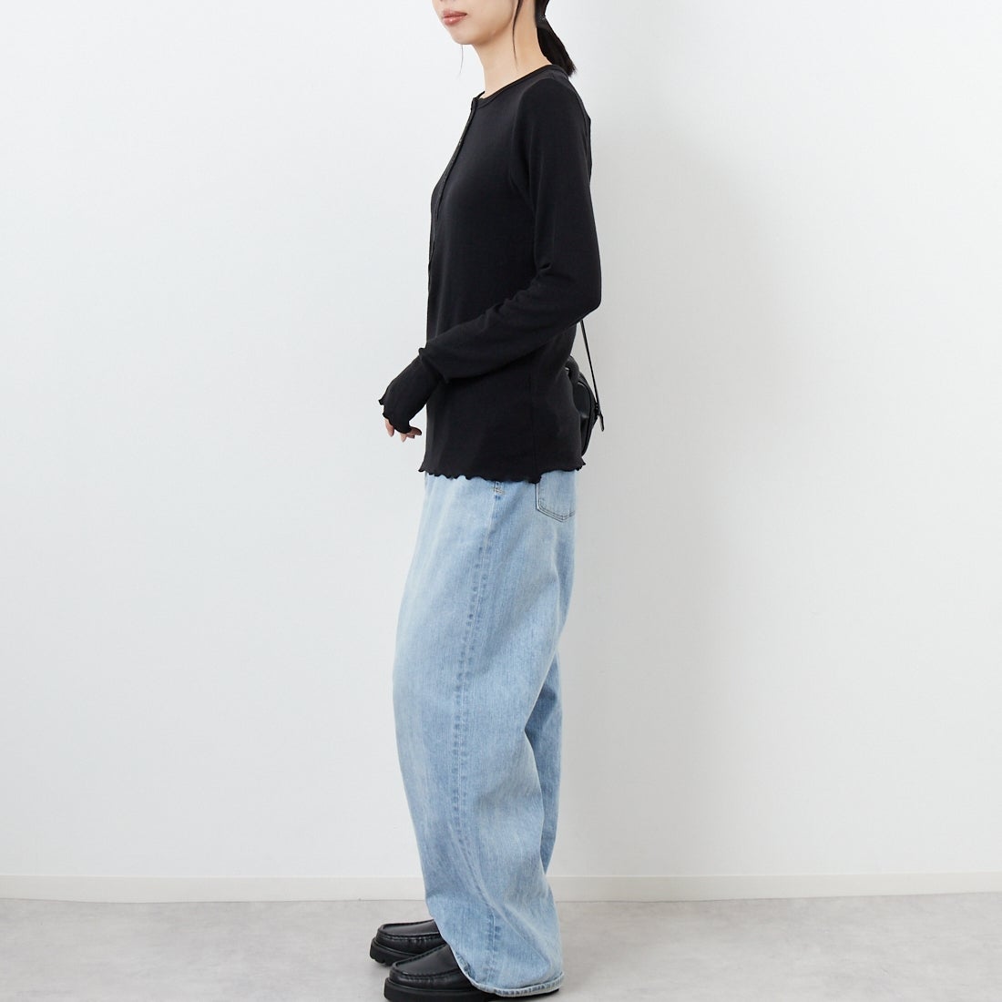 KHA:KI [カーキ] ヘンリーネックカットソー [MIL25FCS3464] BLACK &&モデル身長：162cm 着用サイズ：1&&
