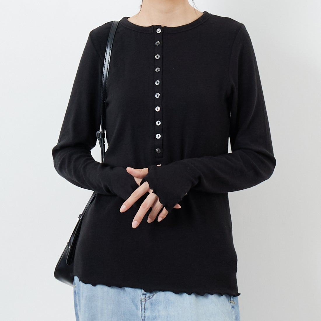 KHA:KI [カーキ] ヘンリーネックカットソー [MIL25FCS3464] BLACK &&モデル身長：162cm 着用サイズ：1&&