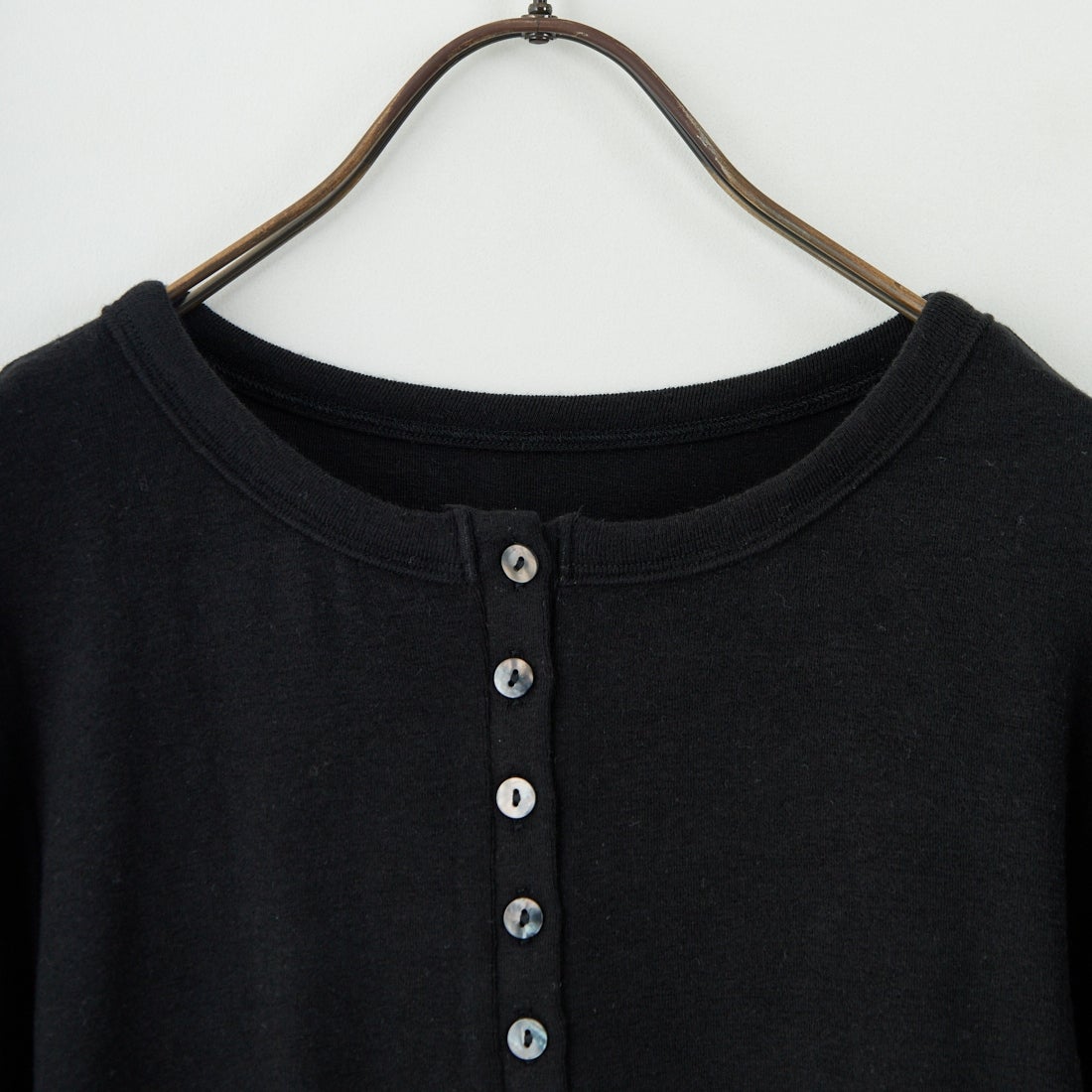KHA:KI [カーキ] ヘンリーネックカットソー [MIL25FCS3464] BLACK