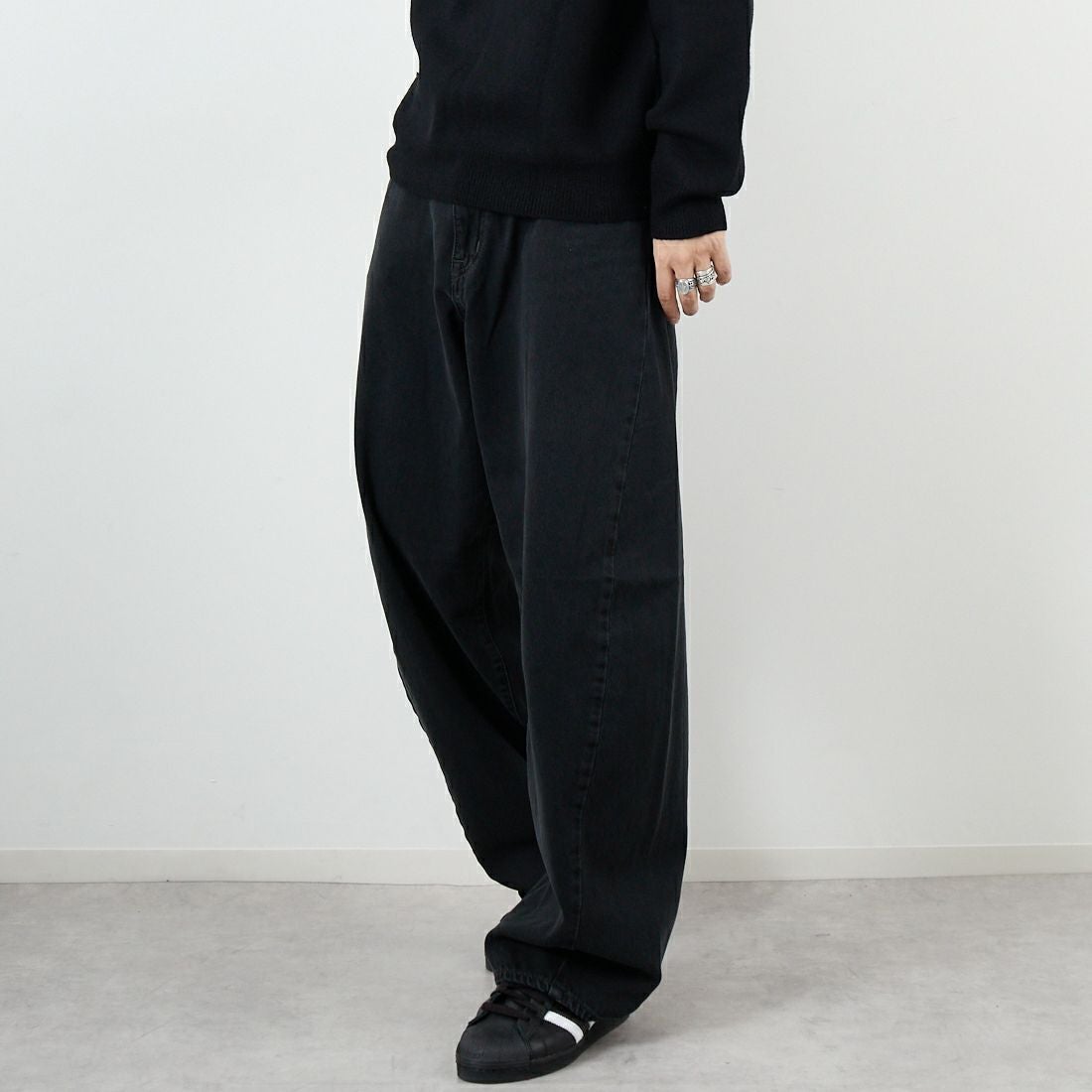 LIBERTO [リベルト] ABILENE カーブジーンズ [FL2513] 172 S.BLK &&モデル身長：179cm 着用サイズ：30&&