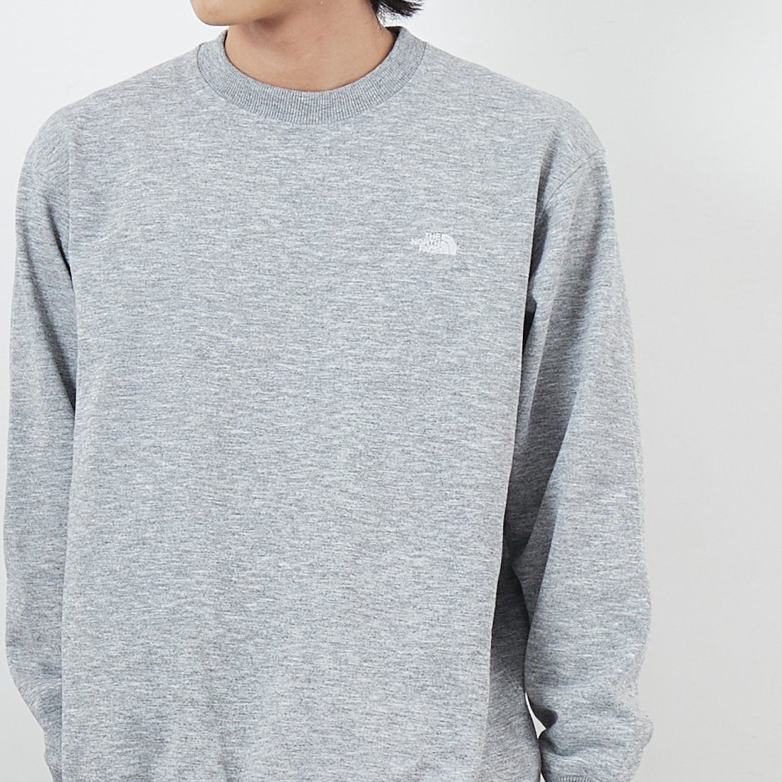 THE NORTH FACE [ザ ノースフェイス] スモールロゴヘザースウェットクルー [NT62532] Z &&モデル身長：179cm 着用サイズ：M&&