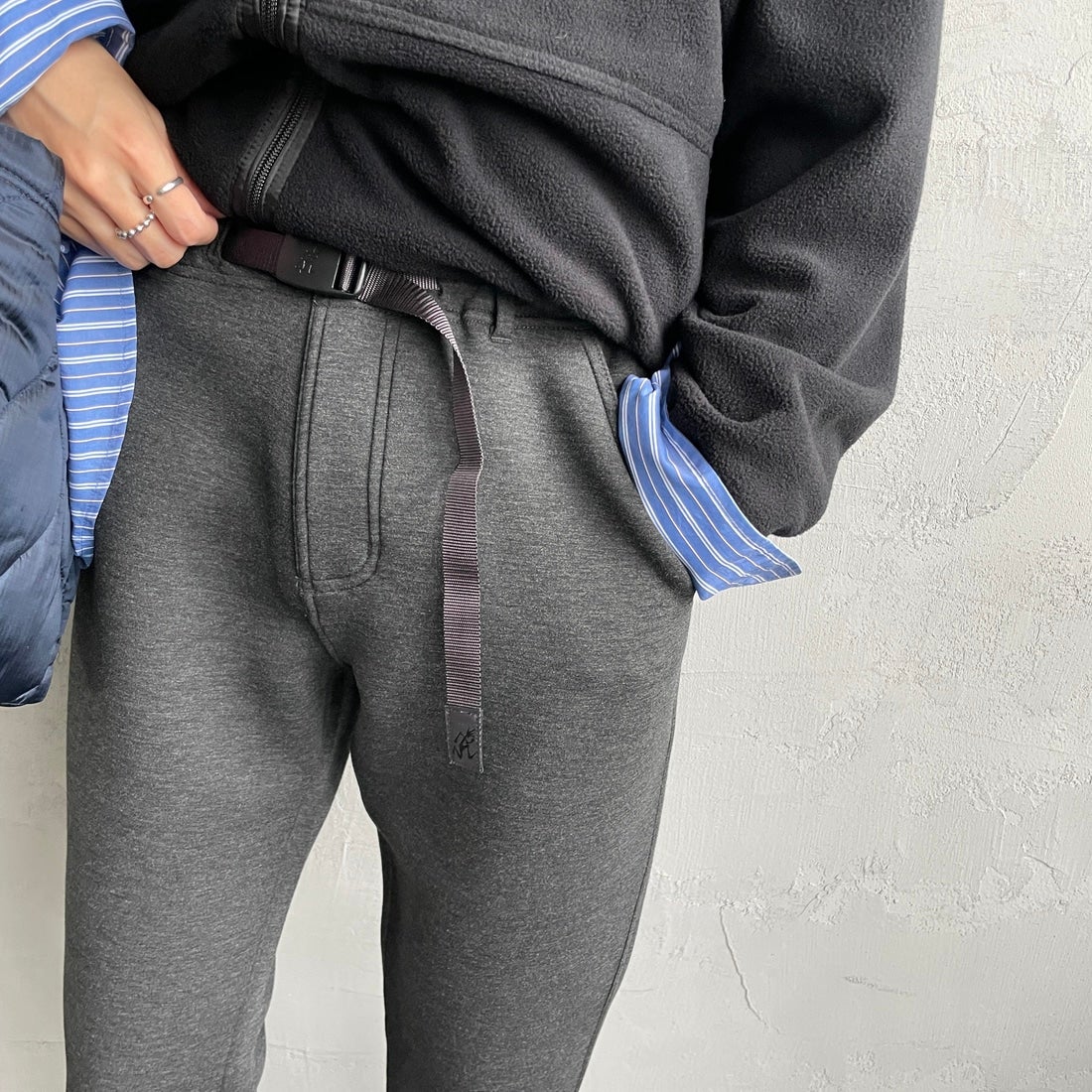 Gramicci [グラミチ] 別注 テックニット スリムパンツ [GUP5-F1021-JF] CHARCOAL &&モデル身長：160cm 着用サイズ：S&&