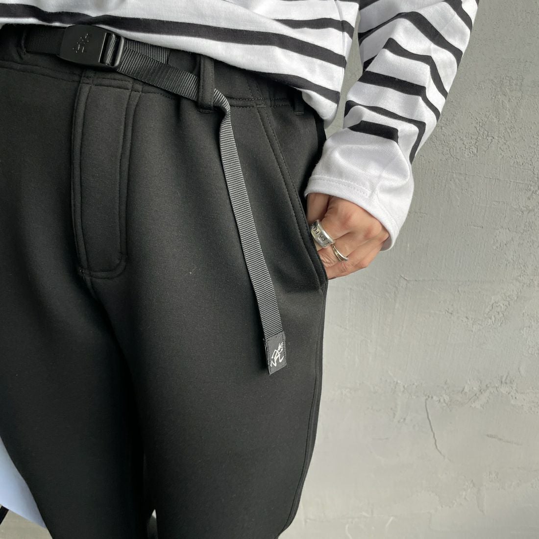 GRAMiCCi [グラミチ] 別注 テックニット スリムパンツ [GUP5-F1021-JF] BLACK &&モデル身長：158cm 着用サイズ：S&&