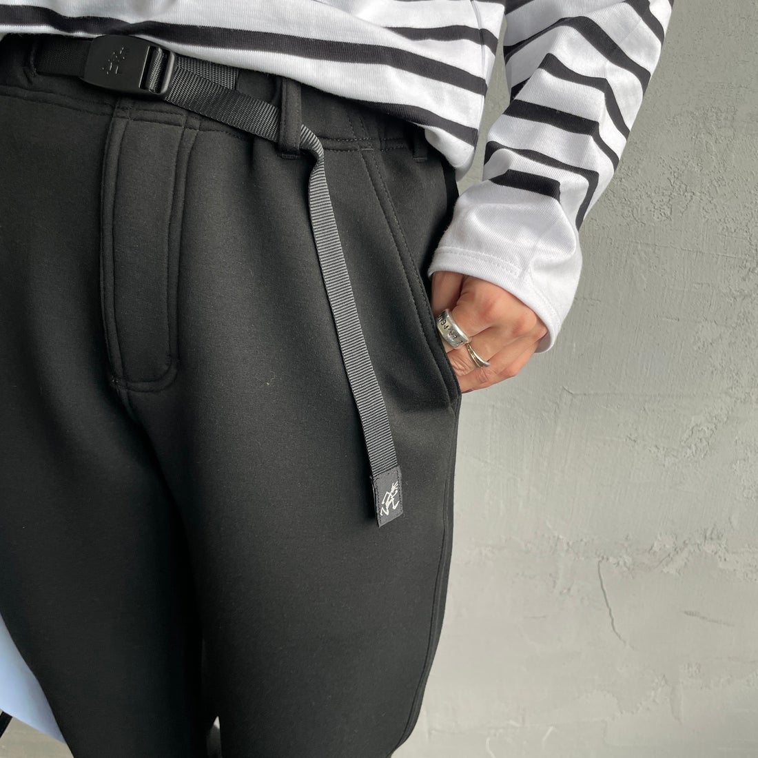 GRAMiCCi [グラミチ] 別注 テックニット スリムパンツ [GUP5-F1021-JF] BLACK &&モデル身長：158cm 着用サイズ：S&&