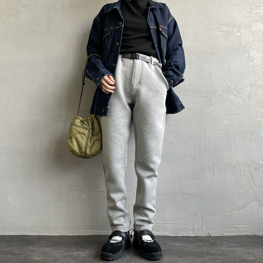 GRAMiCCi [グラミチ] 別注 テックニット スリムパンツ [GUP5-F1021-JF] GRAY &&モデル身長：160cm 着用サイズ：S&&