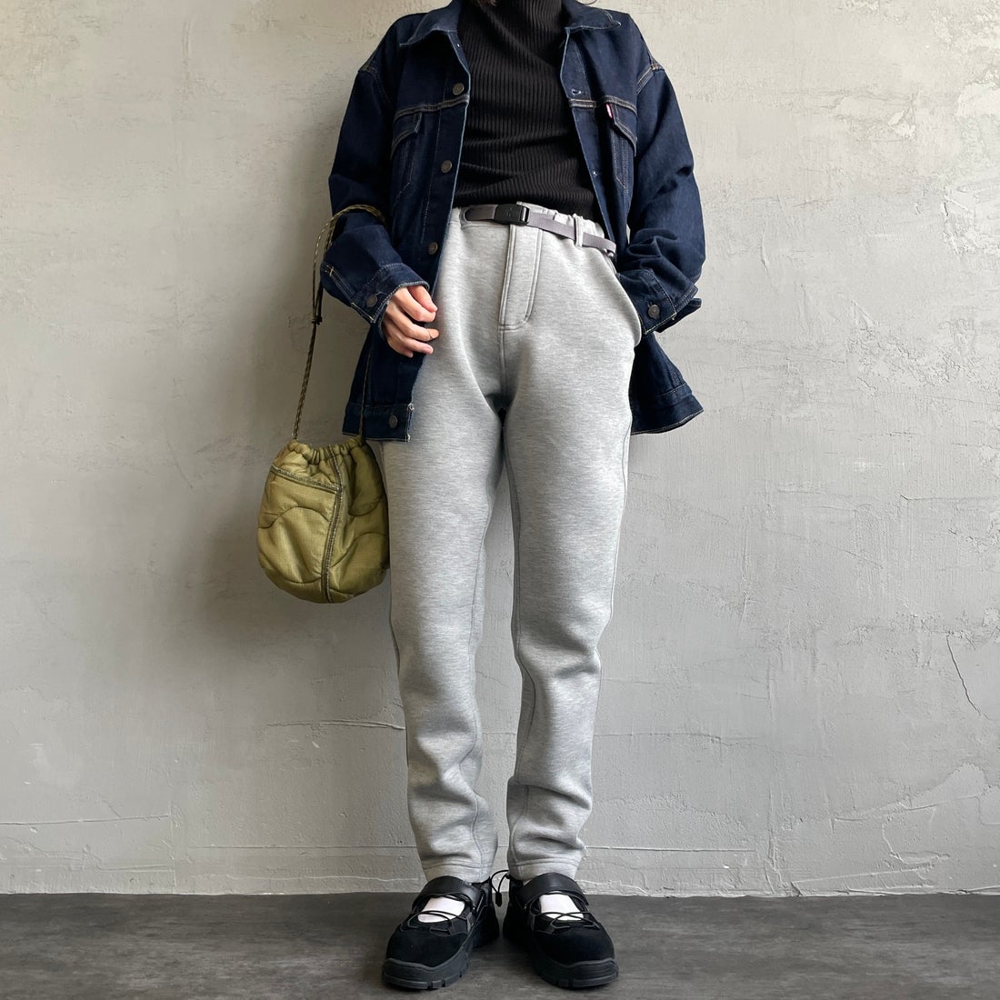 Gramicci [グラミチ] 別注 テックニット スリムパンツ [GUP5-F1021-JF] GRAY &&モデル身長：160cm 着用サイズ：S&&