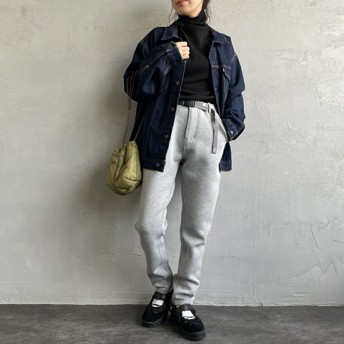 GRAMiCCi [グラミチ] 別注 テックニット スリムパンツ [GUP5-F1021-JF] GRAY &&モデル身長：160cm 着用サイズ：S&&