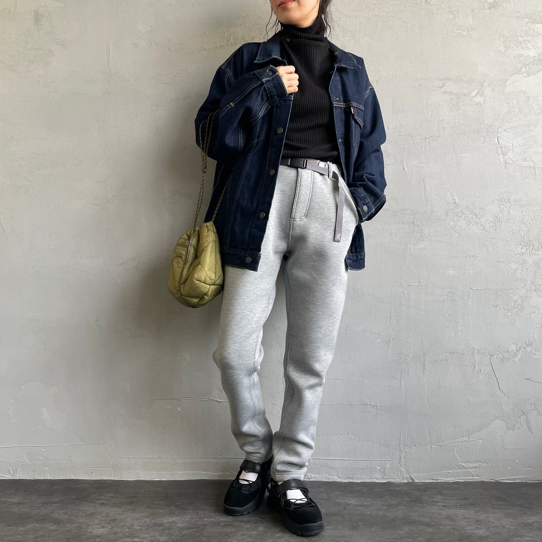Gramicci [グラミチ] 別注 テックニット スリムパンツ [GUP5-F1021-JF] GRAY &&モデル身長：160cm 着用サイズ：S&&