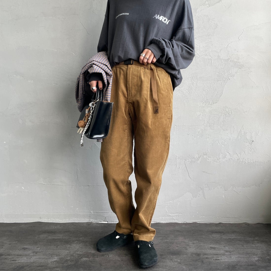 GRAMiCCi [グラミチ] 別注 コーデュロイ エブリデイパンツ [GUP5-F1022-JF] CAMEL &&モデル身長：158cm 着用サイズ：S&&