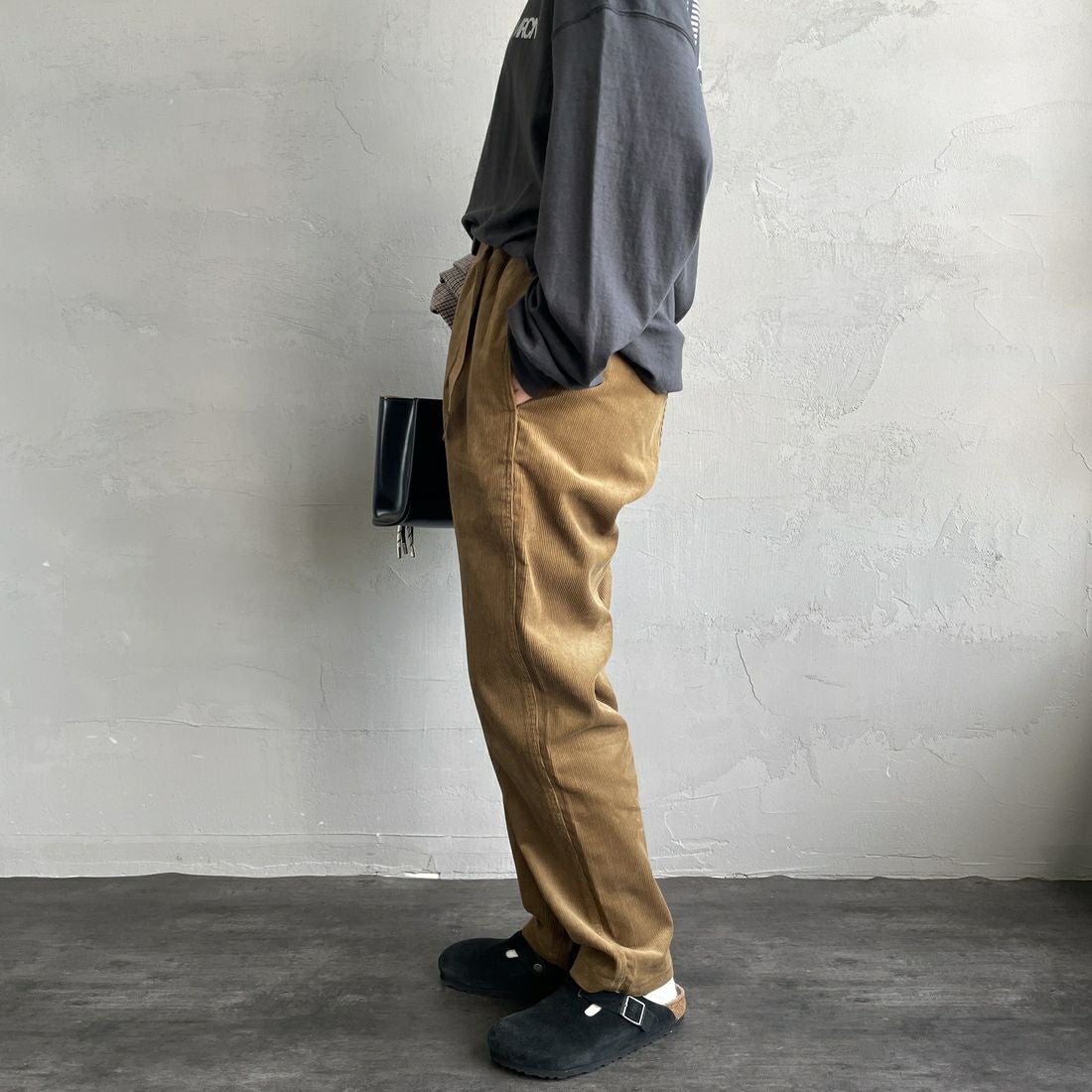 GRAMiCCi [グラミチ] 別注 コーデュロイ エブリデイパンツ [GUP5-F1022-JF] CAMEL &&モデル身長：158cm 着用サイズ：S&&