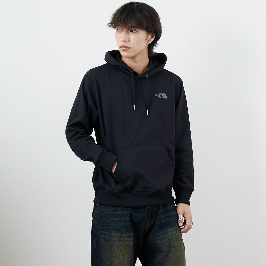 THE NORTH FACE [ザ ノースフェイス] バックスクエアロゴフーディ [NT62533] K &&モデル身長：179cm 着用サイズ：M&&