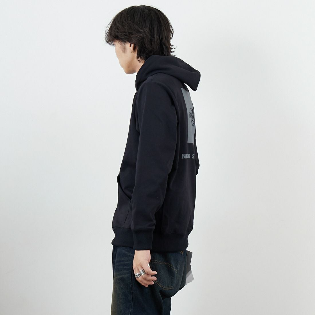 THE NORTH FACE [ザ ノースフェイス] バックスクエアロゴフーディ [NT62533] K &&モデル身長：179cm 着用サイズ：M&&