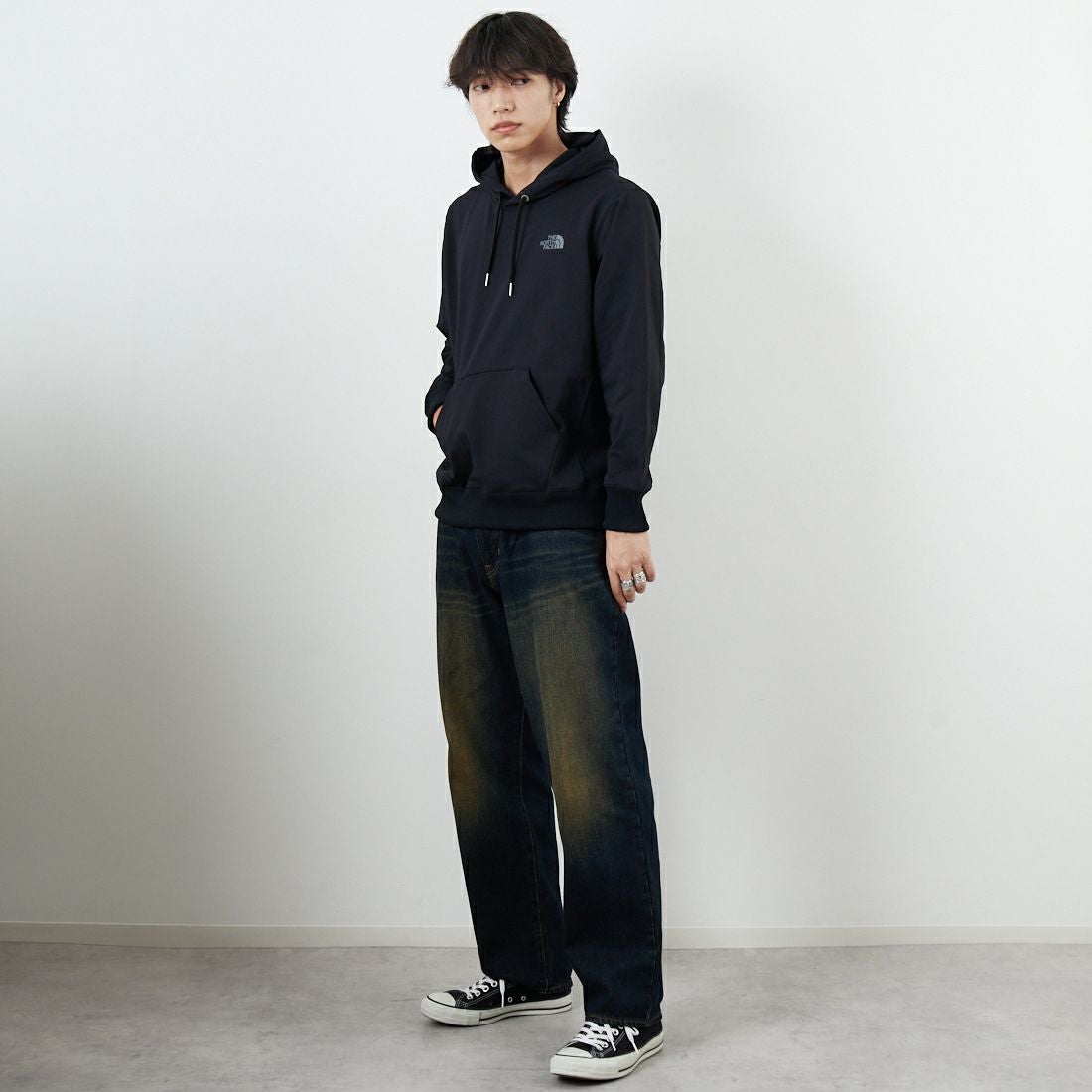 THE NORTH FACE [ザ ノースフェイス] バックスクエアロゴフーディ [NT62533] K &&モデル身長：179cm 着用サイズ：M&&