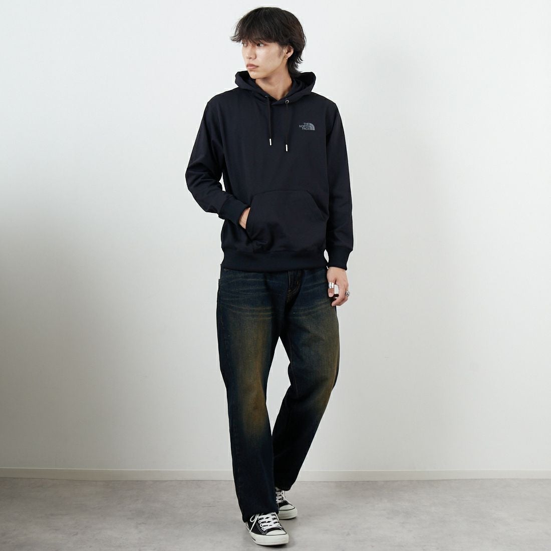 THE NORTH FACE [ザ ノースフェイス] バックスクエアロゴフーディ [NT62533] K &&モデル身長：179cm 着用サイズ：M&&