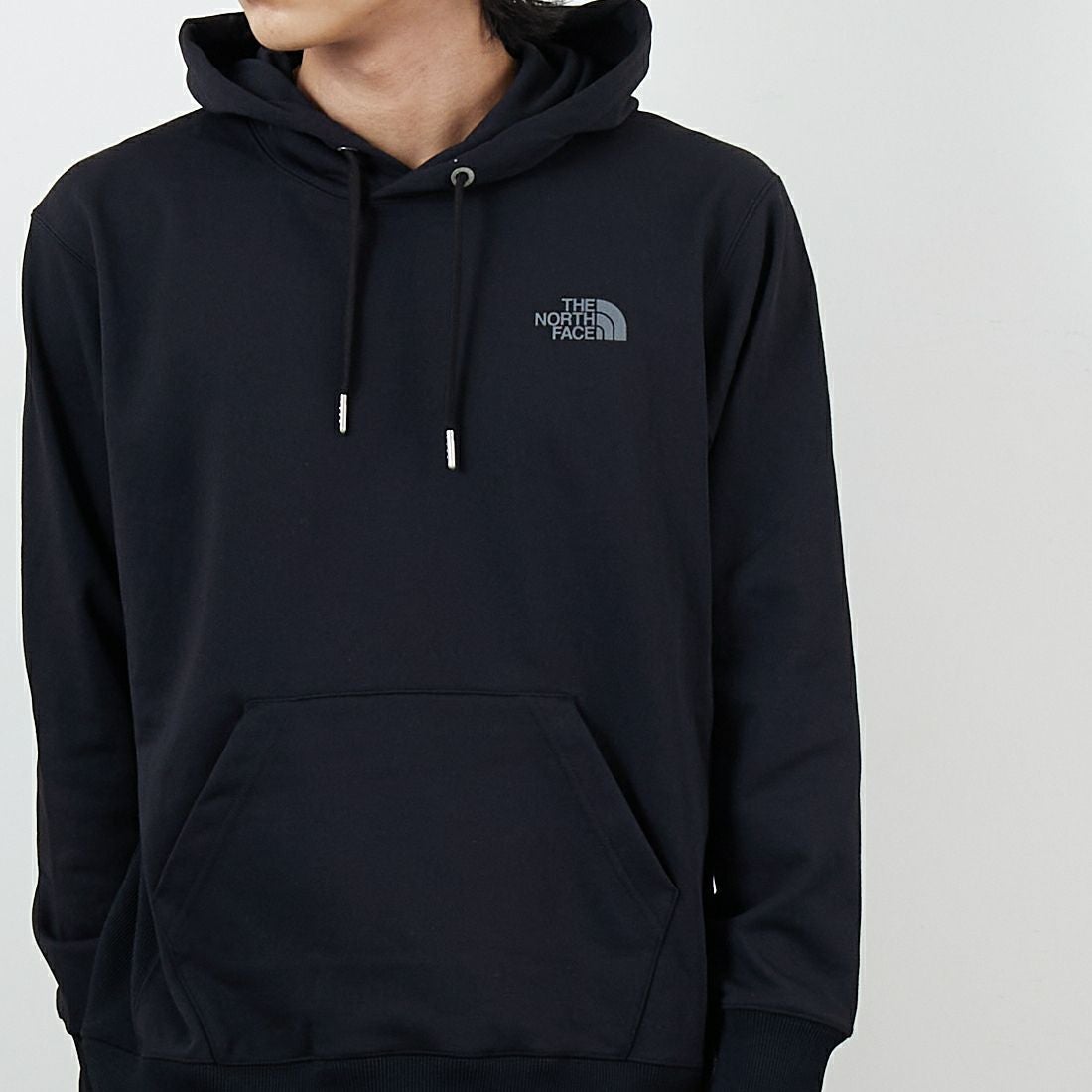 THE NORTH FACE [ザ ノースフェイス] バックスクエアロゴフーディ [NT62533] K &&モデル身長：179cm 着用サイズ：M&&