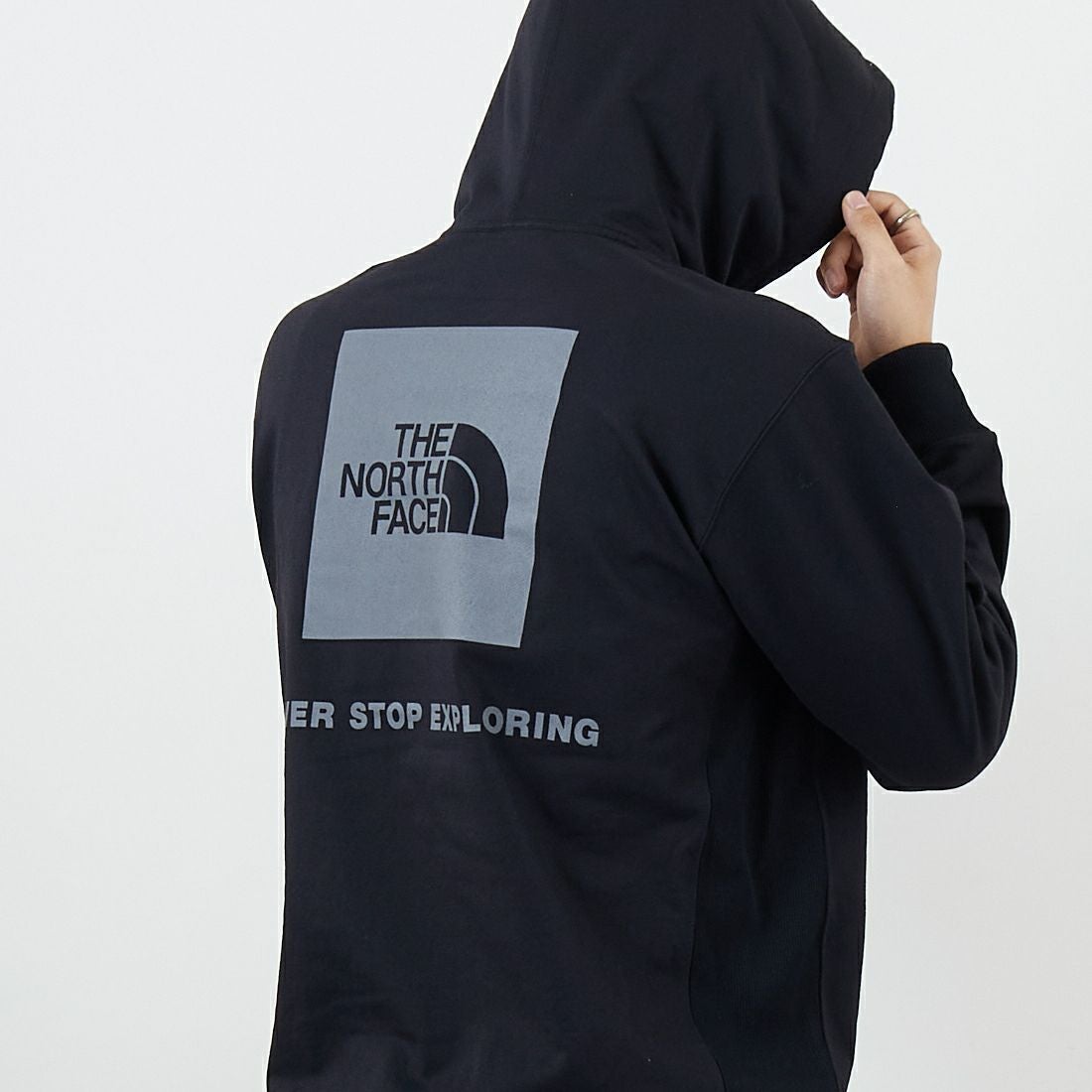 THE NORTH FACE [ザ ノースフェイス] バックスクエアロゴフーディ [NT62533] K &&モデル身長：179cm 着用サイズ：M&&